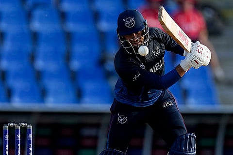 Niko Davin bats against England
